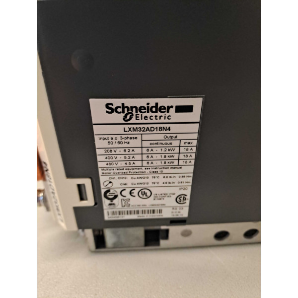 SCHNEIDER LXM32AD18N4