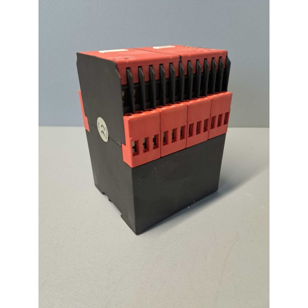 TÉLÉMÉCANIQUE  XPSAP5140