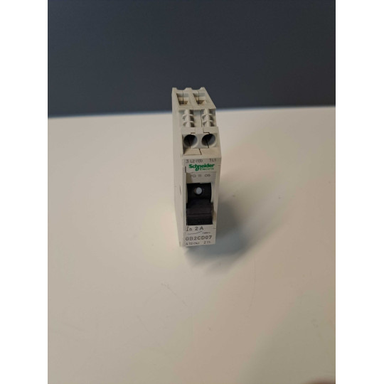 SCHNEIDER  GB2CD07