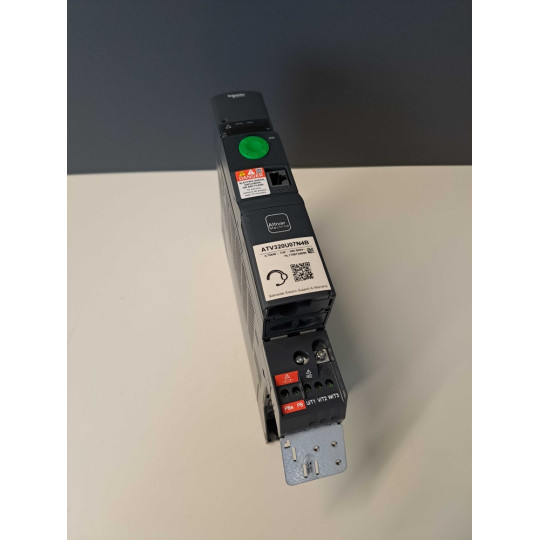 SCHNEIDER  ATV320U07N4B