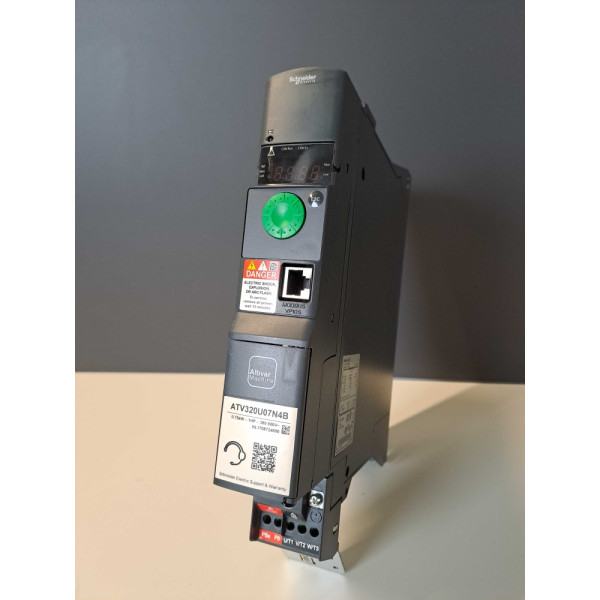 SCHNEIDER  ATV320U07N4B