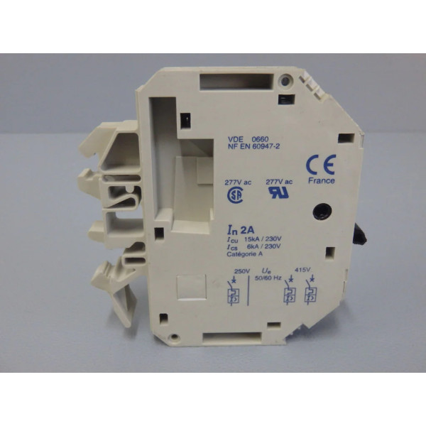 TÉLÉMÉCANIQUE  GB2-CB07