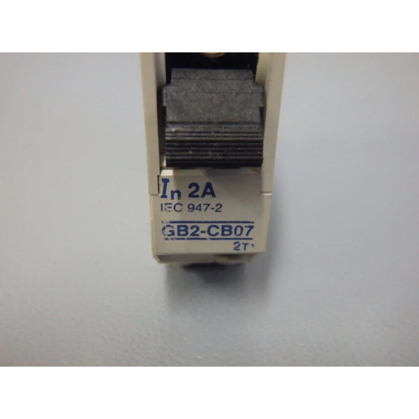 TÉLÉMÉCANIQUE  GB2-CB07