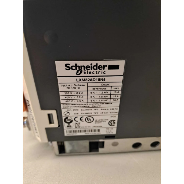 SCHNEIDER  LXM32AD18N4