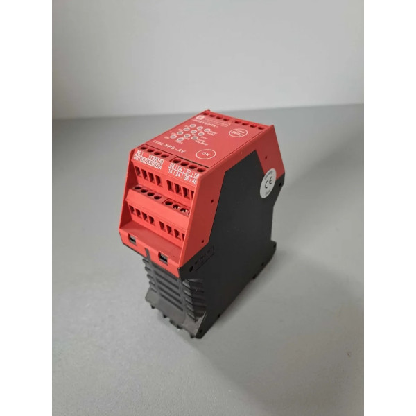 SCHNEIDER  XPSAV11113