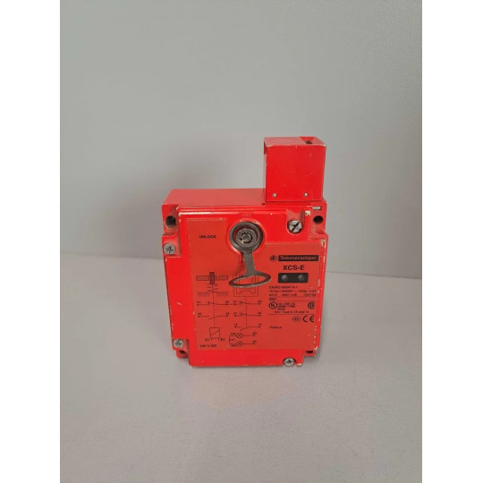 TÉLÉMÉCANIQUE  XCSE7332