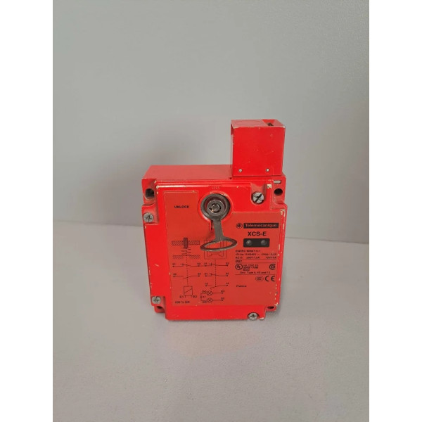 TÉLÉMÉCANIQUE  XCSE7332