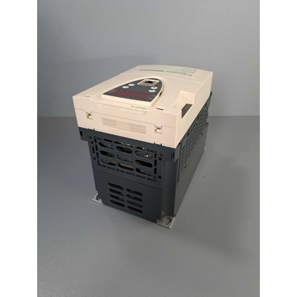 SCHNEIDER  ATV71HU22N4