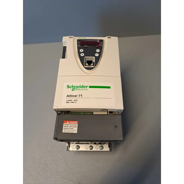 SCHNEIDER  ATV71HU22N4