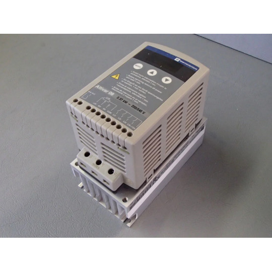 TÉLÉMÉCANIQUE  ATV08HU09M2