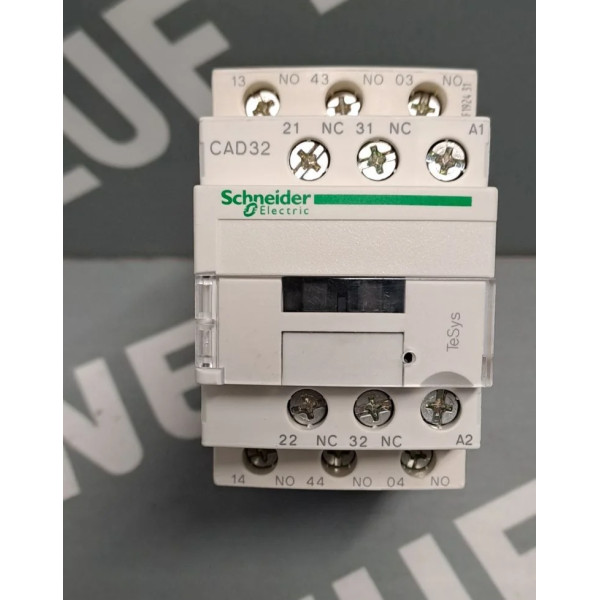 SCHNEIDER  CAD32B7