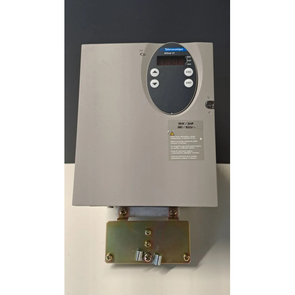 TÉLÉMÉCANIQUE  ATV31HU30N4