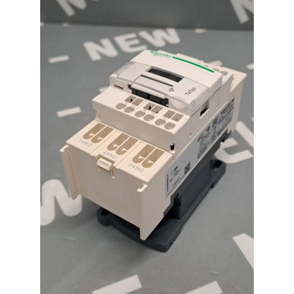 SCHNEIDER  CAD323FE7