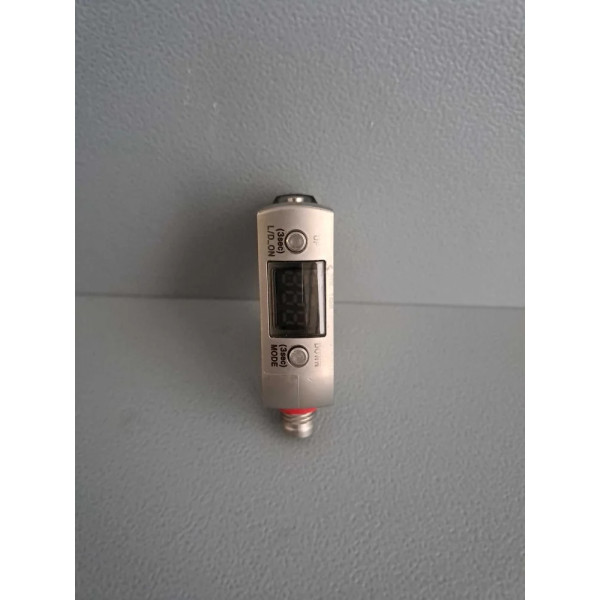 KEYENCE  LRZB100C3P