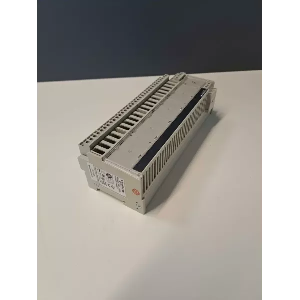 SCHNEIDER  ABE7S16E2E1