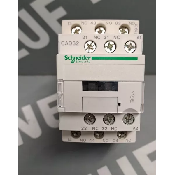 SCHNEIDER  CAD32B7