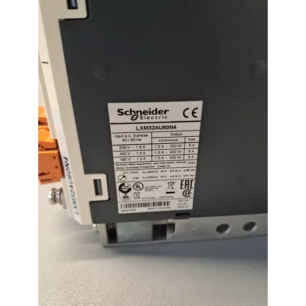 SCHNEIDER  LXM32AU60N4 + 