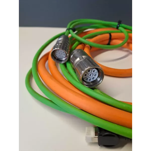 SCHNEIDER  LXM32AU60N4 + BSH0553P01A2A + CABLES