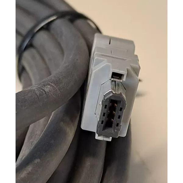 OMRON  R88A-CRGB010CR-E