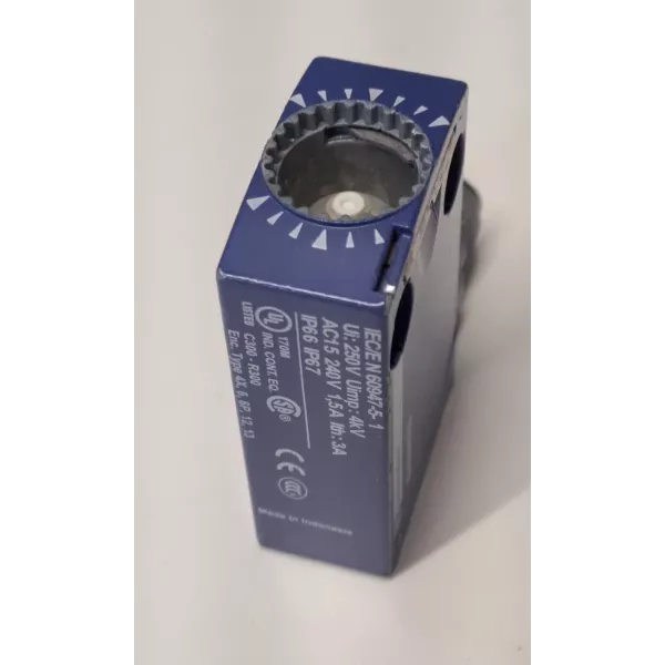 TÉLÉMÉCANIQUE  ZCMD21M12