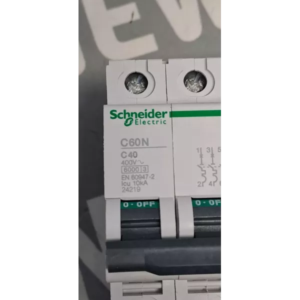 SCHNEIDER  24219
