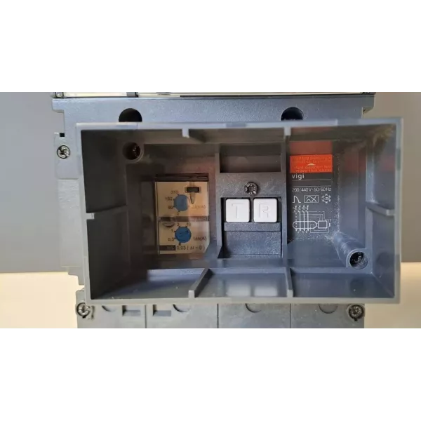 SCHNEIDER  LV430408 + COMPACT VIGI MH