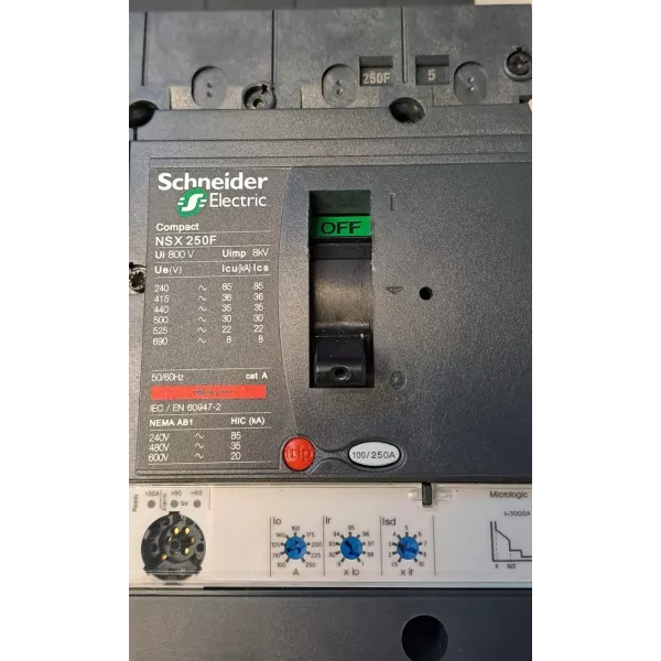 SCHNEIDER  LV431408 + LV431536