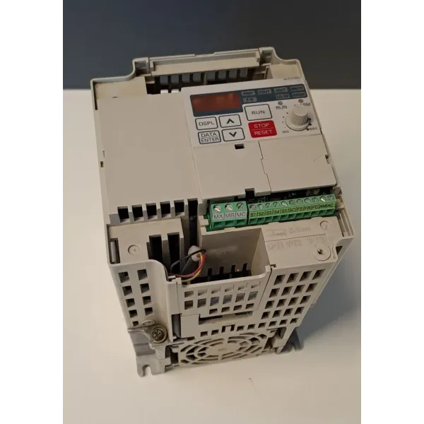 YASKAWA  CIMR-J7ACB1P5