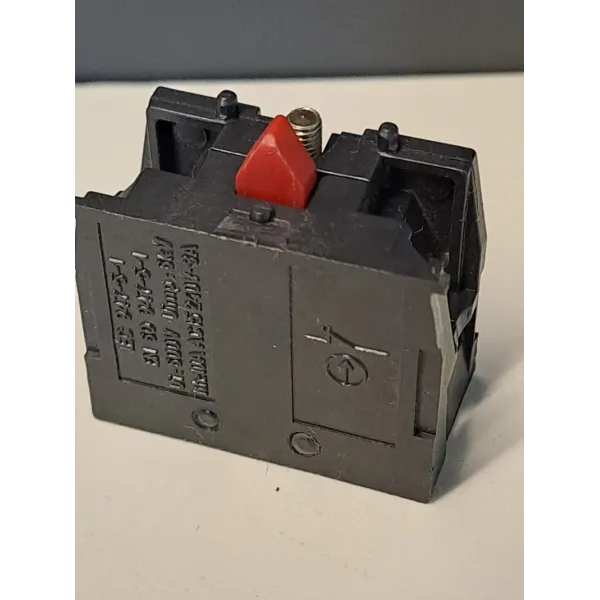 TÉLÉMÉCANIQUE  ZB2-BE102