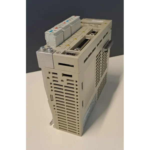 YASKAWA  SGDH-02AE