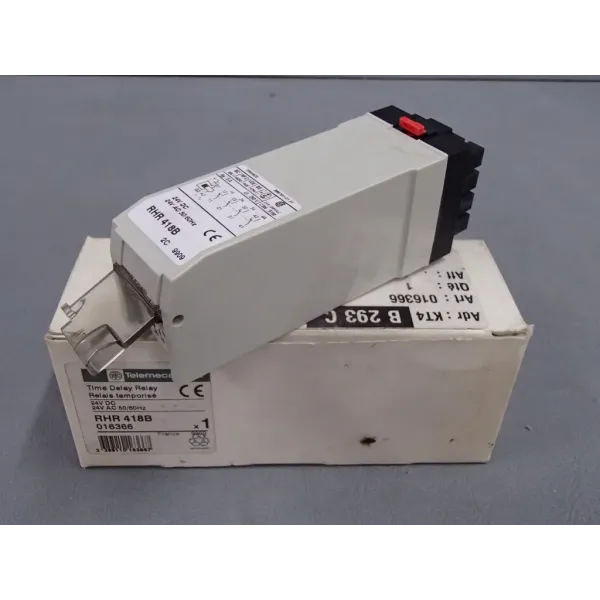 TÉLÉMÉCANIQUE  RHR418B