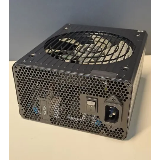 CORSAIR HX750