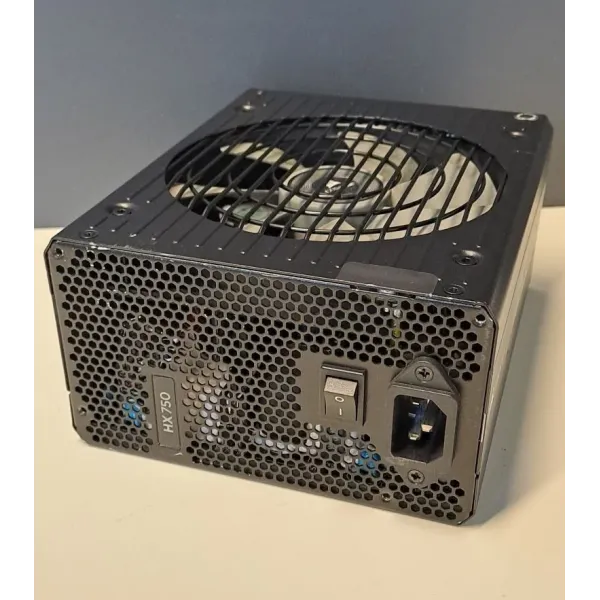CORSAIR HX750