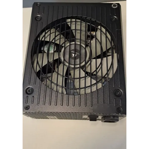 CORSAIR HX750