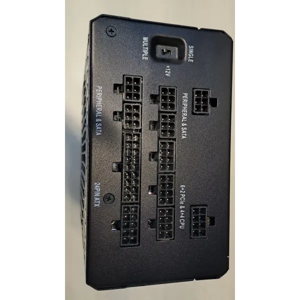 CORSAIR HX750