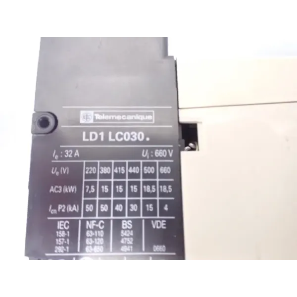 SCHNEIDER  LD1LC030