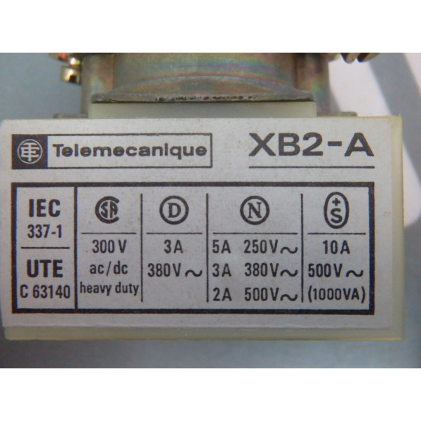 TÉLÉMÉCANIQUE  XB2-A