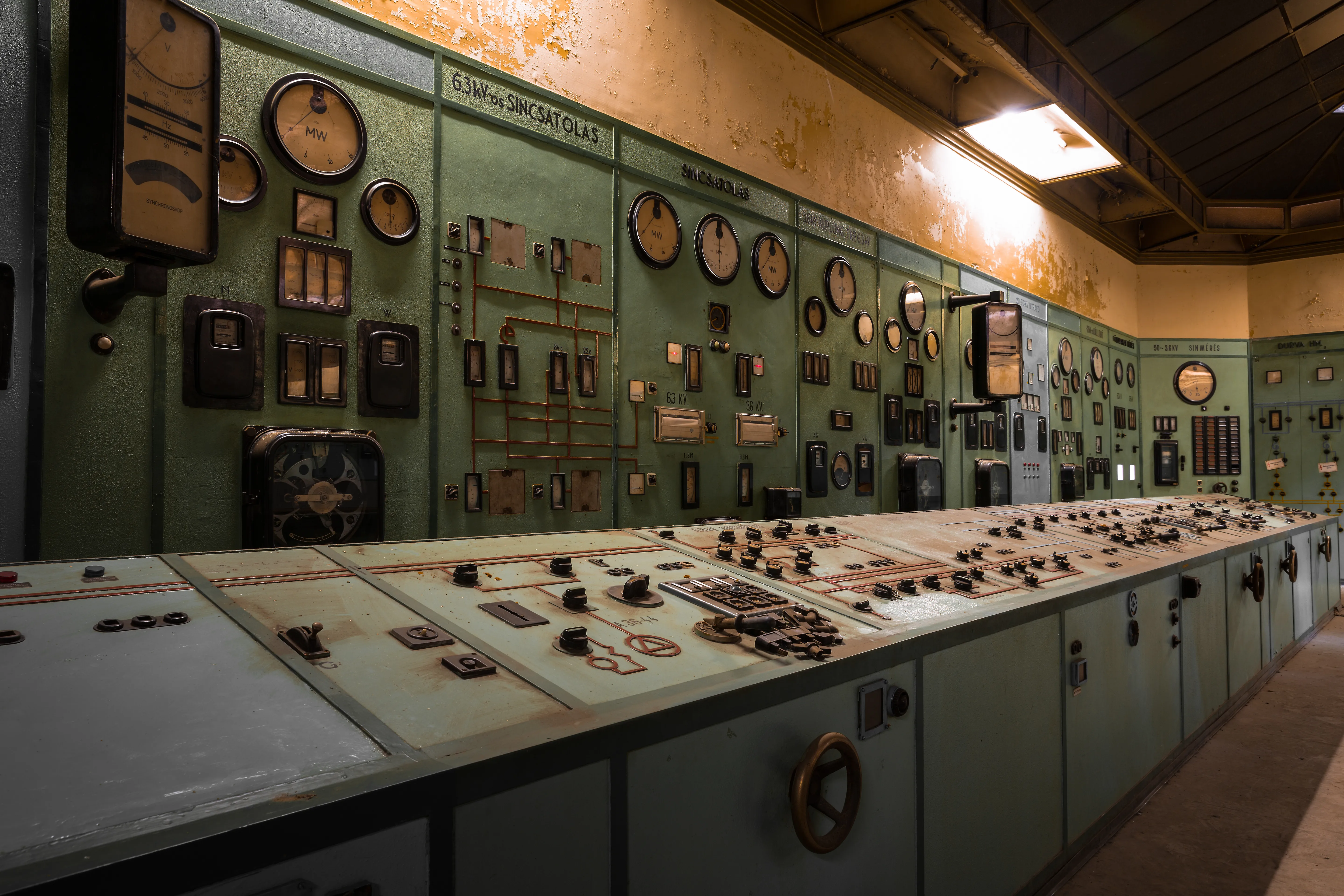 Amiante et plomb dans les équipements industriels : quel impact sur leur rachat et leur réemploi ?